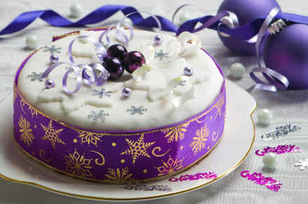 Christmas cake with fondant icing, fondant snowflakes and purple ribbons