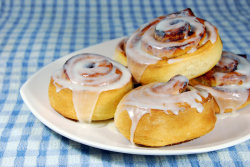 Easy Cinnamon Rolls - A delicious Christmas treat! 